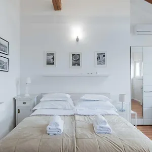 Apartment The Charm, Split